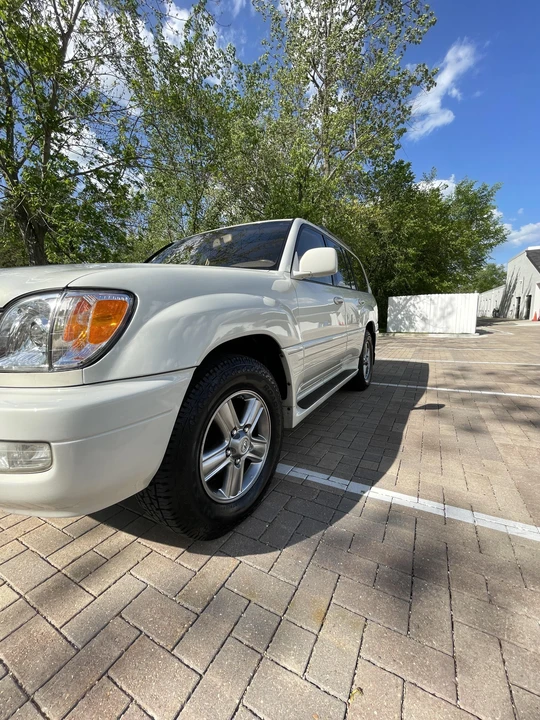 2001 Lexus LX 2nd Gen - Image 23 of 31