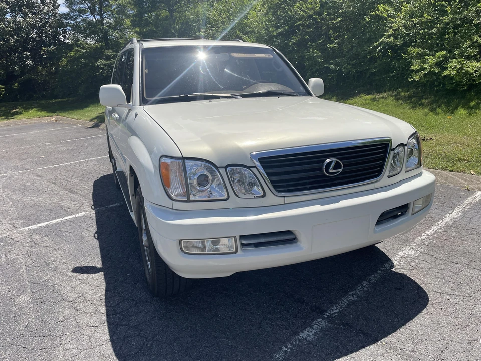 2001 Lexus LX 2nd Gen - Image 19 of 31