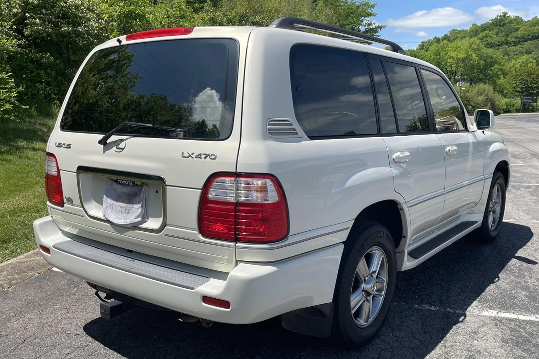 2001 Lexus LX 2nd Gen - Image 4 of 31