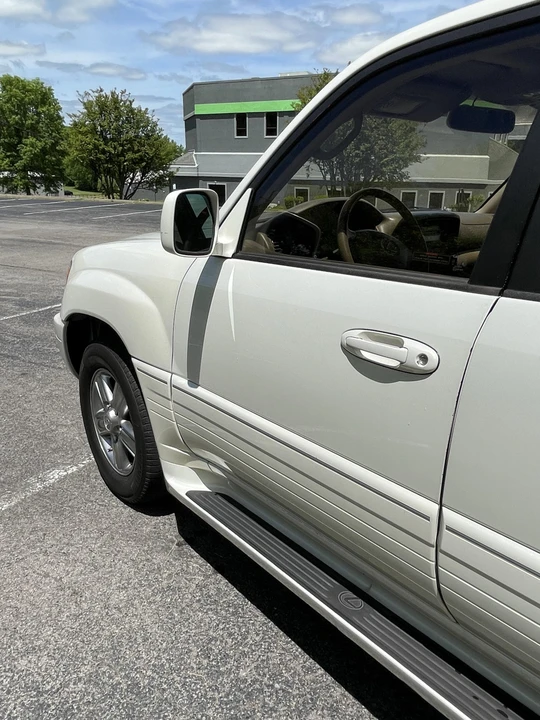 2001 Lexus LX 2nd Gen - Image 25 of 31