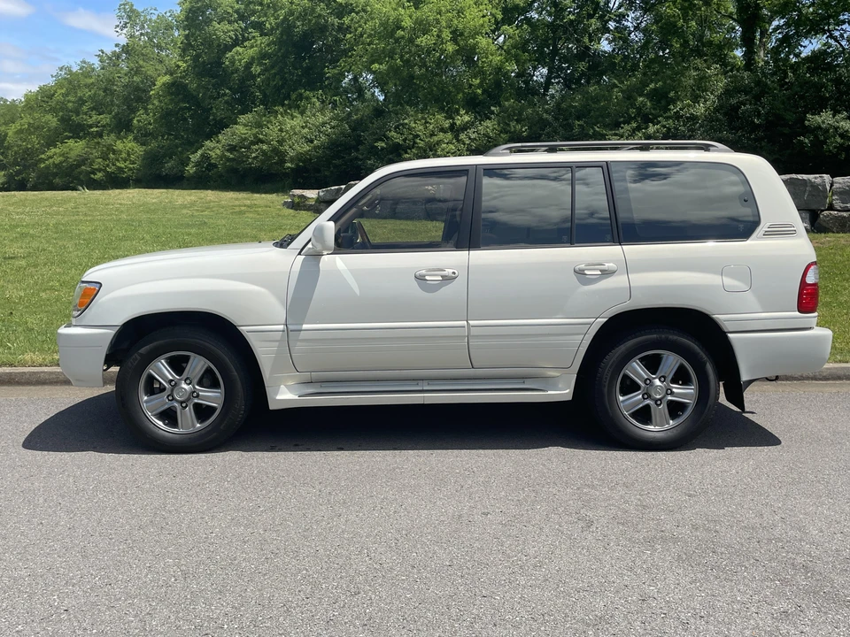 2001 Lexus LX 2nd Gen - Image 13 of 31