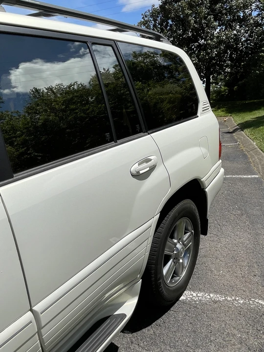 2001 Lexus LX 2nd Gen - Image 29 of 31