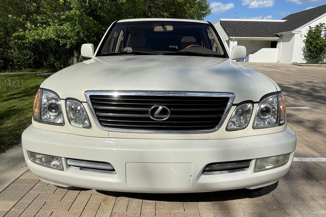 2001 Lexus LX 2nd Gen - Image 2 of 31