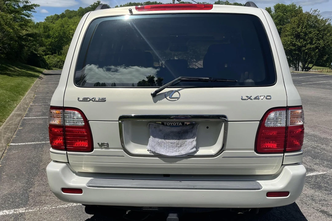 2001 Lexus LX 2nd Gen - Image 5 of 31