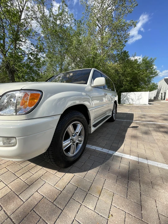 2001 Lexus LX 2nd Gen - Image 24 of 31