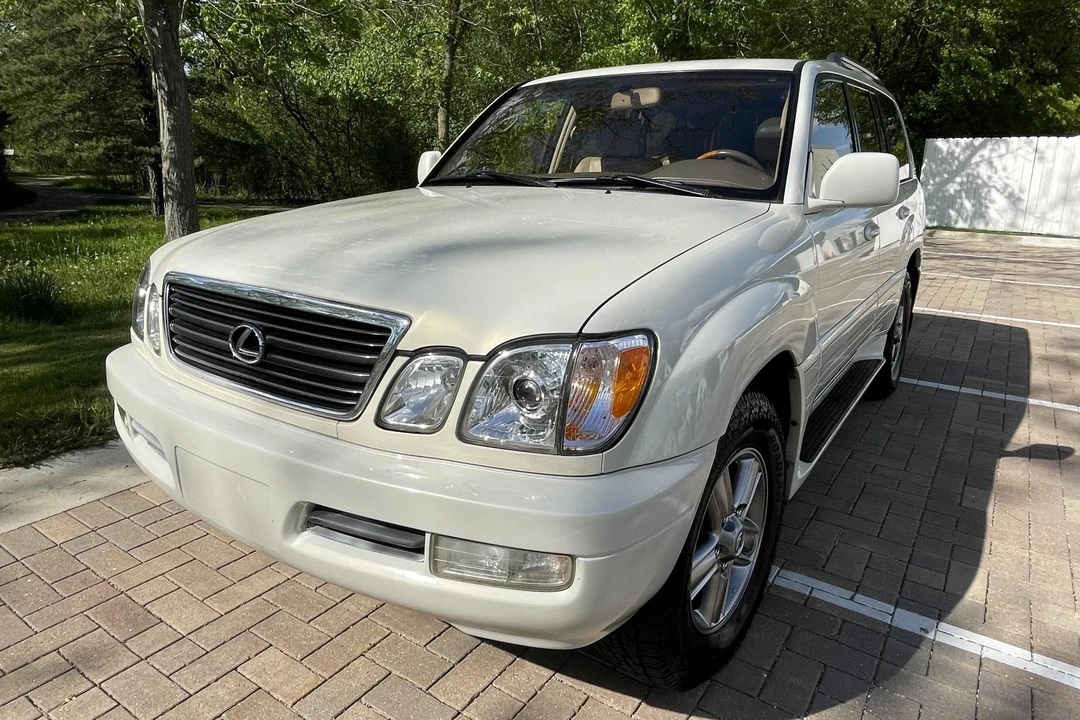 2001 Lexus LX 2nd Gen - Image 8 of 31
