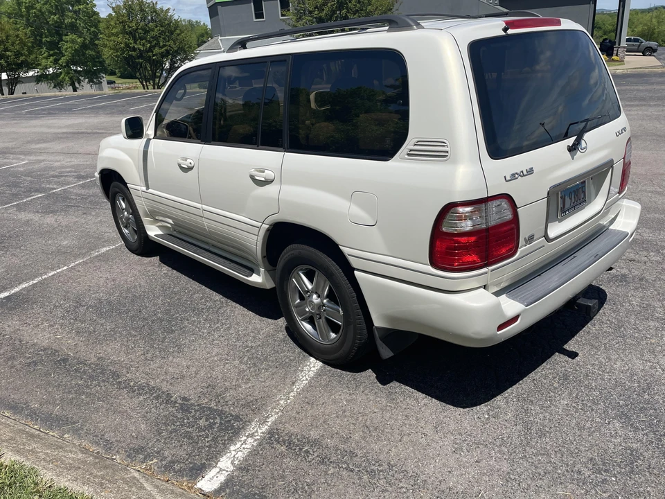 2001 Lexus LX 2nd Gen - Image 14 of 31