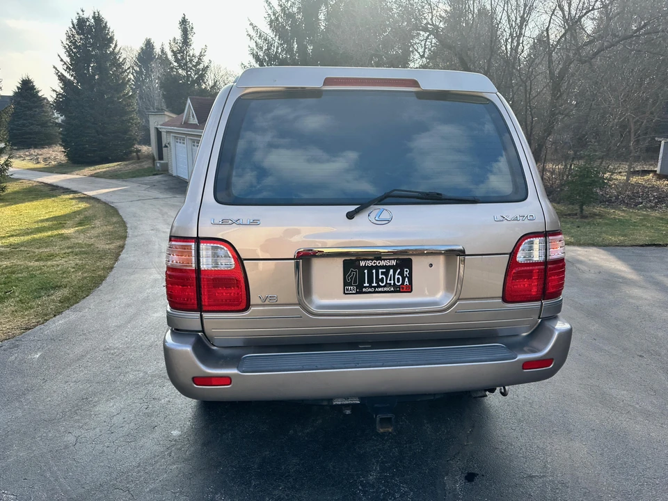 2001 Lexus LX 2nd Gen - Image 12 of 31