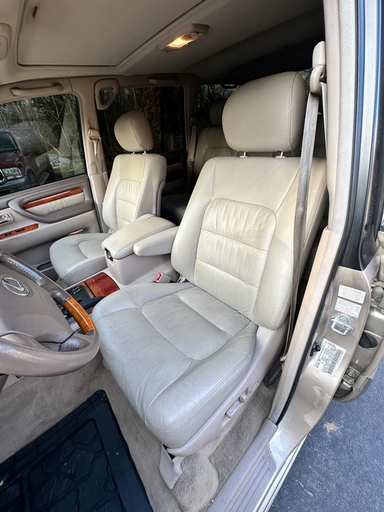 2001 Lexus LX 2nd Gen - Image 29 of 31