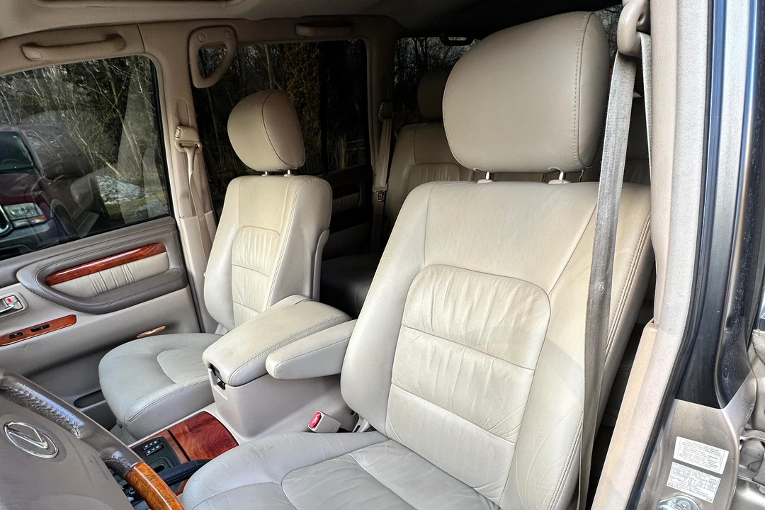 2001 Lexus LX 2nd Gen - Image 27 of 31