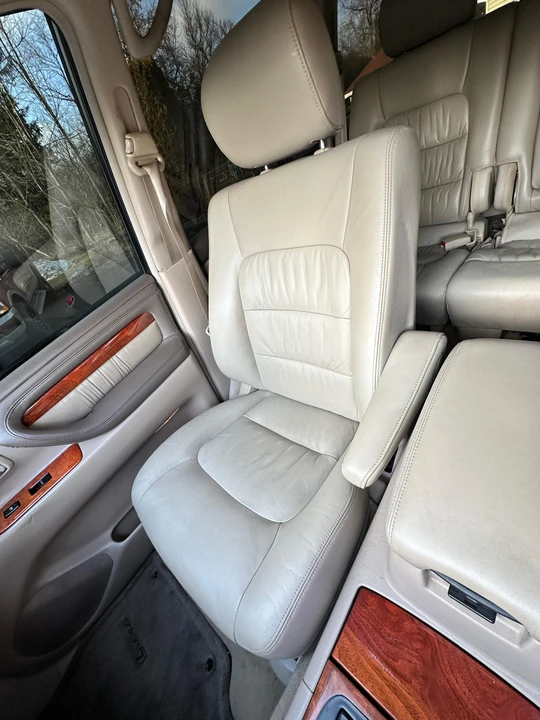 2001 Lexus LX 2nd Gen - Image 31 of 31