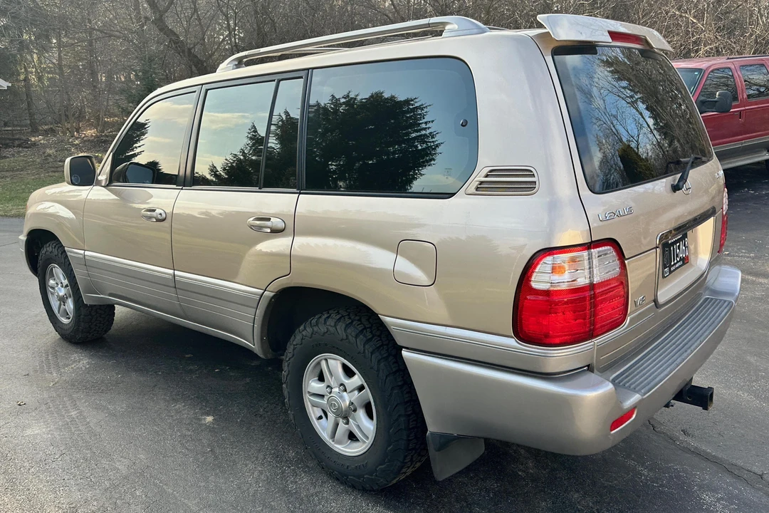 2001 Lexus LX 2nd Gen - Image 4 of 31