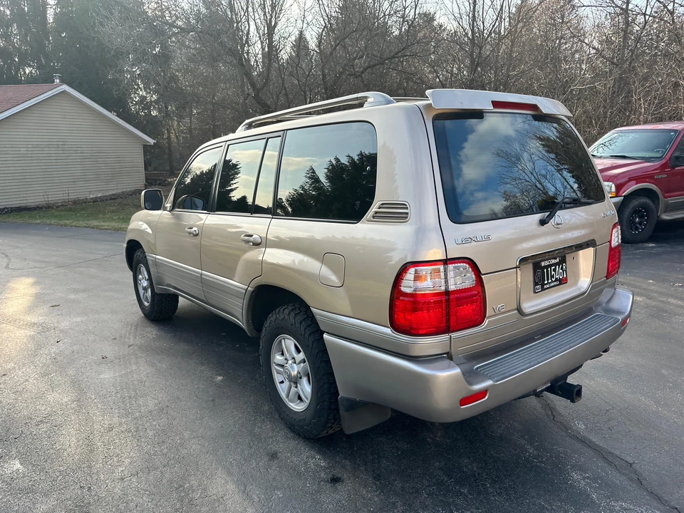 2001 Lexus LX 2nd Gen - Image 9 of 31