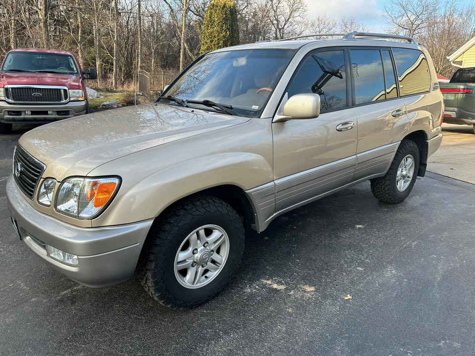 2001 Lexus LX 2nd Gen - Image 6 of 31