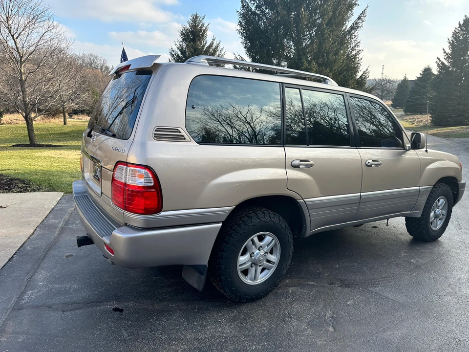 2001 Lexus LX 2nd Gen - Image 13 of 31