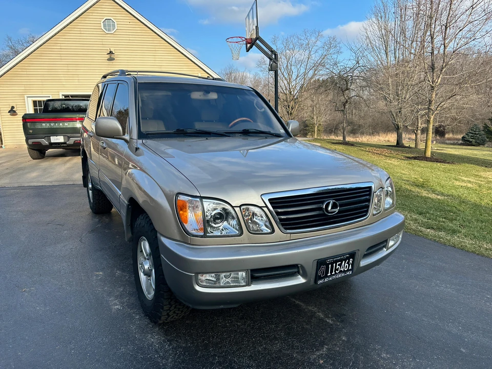2001 Lexus LX 2nd Gen - Image 18 of 31