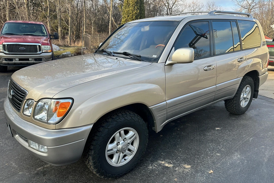 2001 Lexus LX 2nd Gen - Image 3 of 31