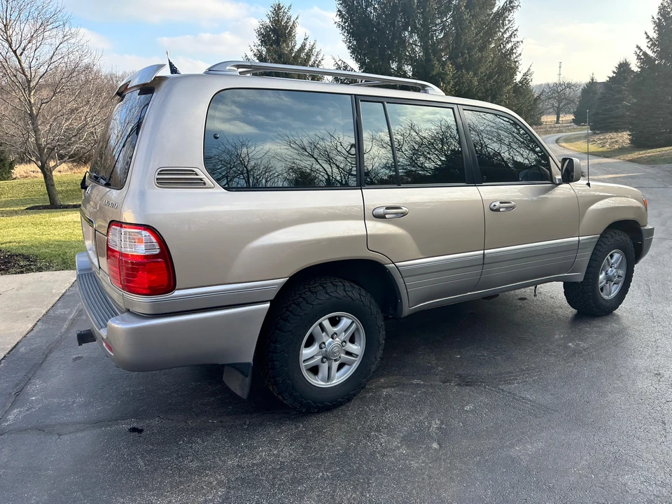 2001 Lexus LX 2nd Gen - Image 14 of 31