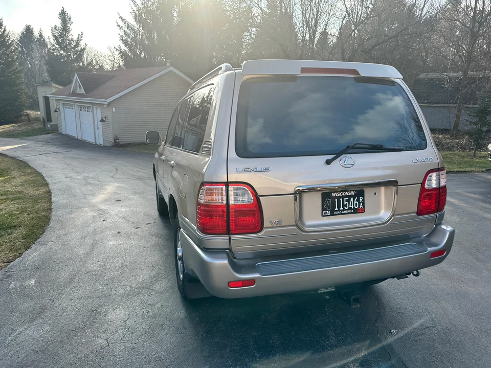 2001 Lexus LX 2nd Gen - Image 11 of 31