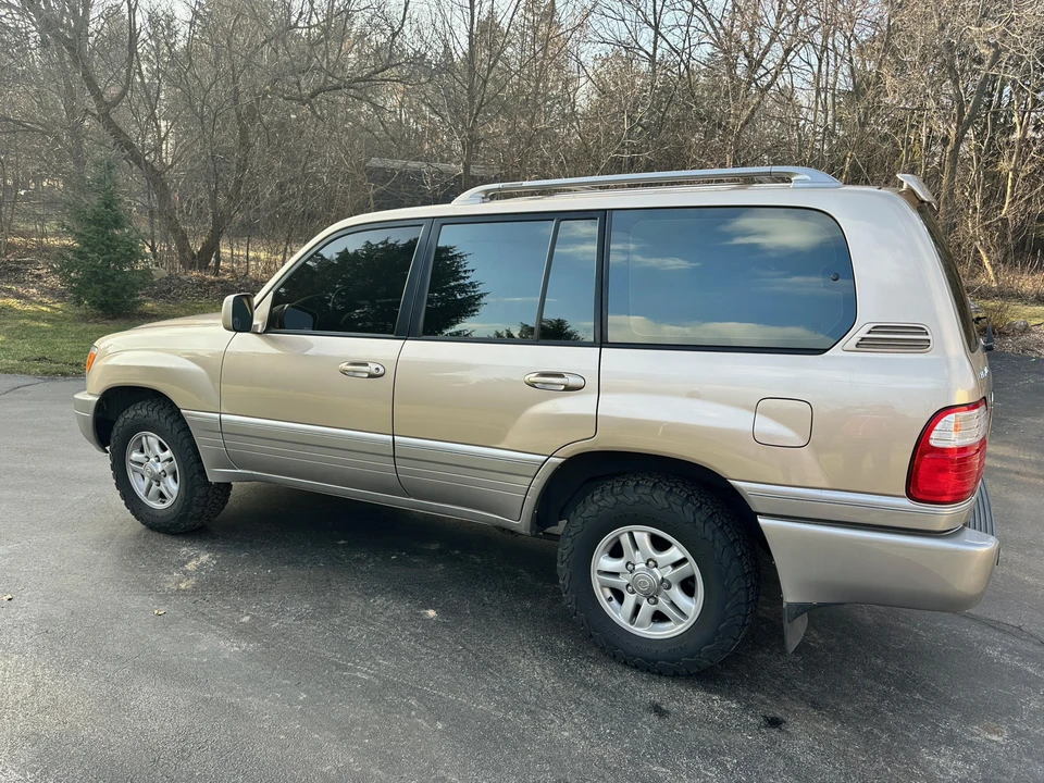 2001 Lexus LX 2nd Gen - Image 7 of 31