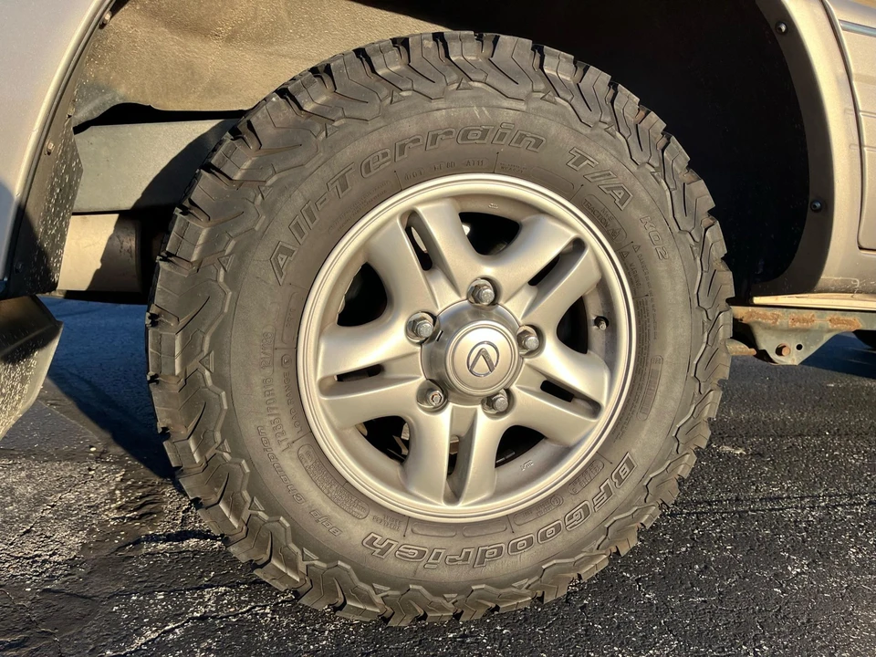 2001 Lexus LX 2nd Gen - Image 21 of 31