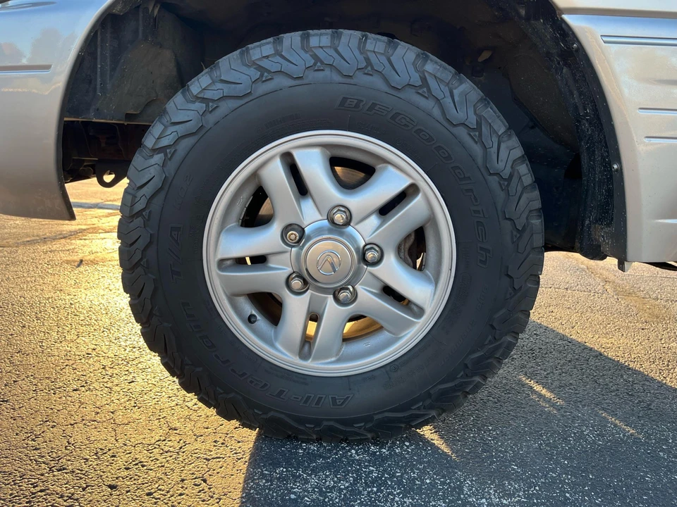 2001 Lexus LX 2nd Gen - Image 23 of 31