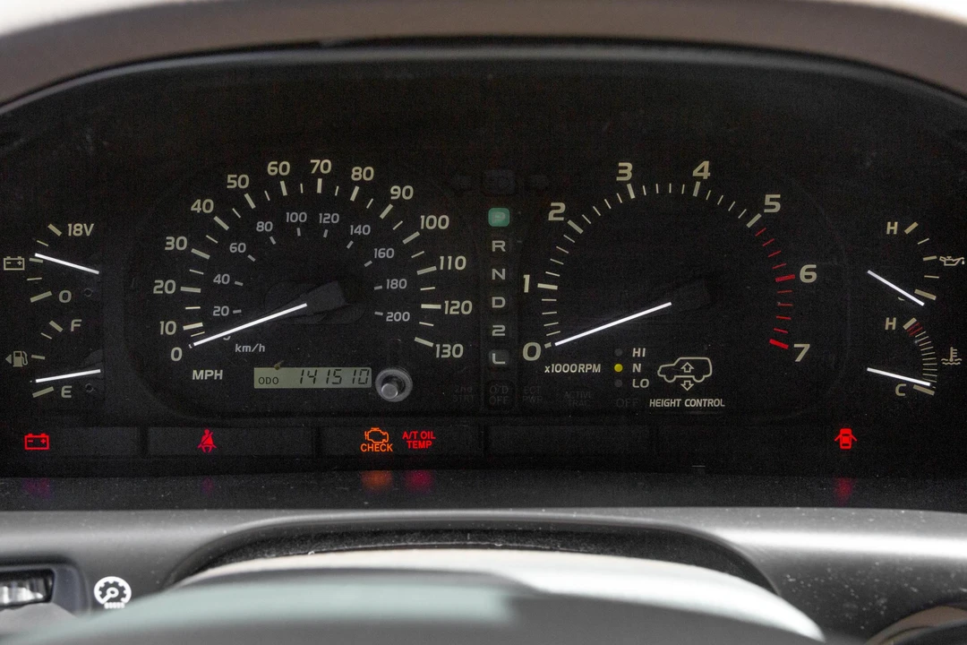 2001 Lexus LX 2nd Gen - Image 28 of 31