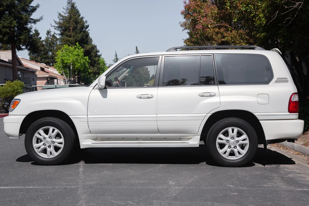 2001 Lexus LX 2nd Gen - Image 3 of 31