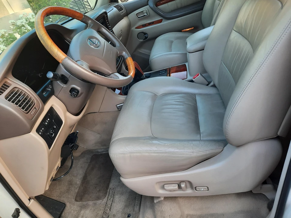 2001 Lexus LX 2nd Gen - Image 31 of 31