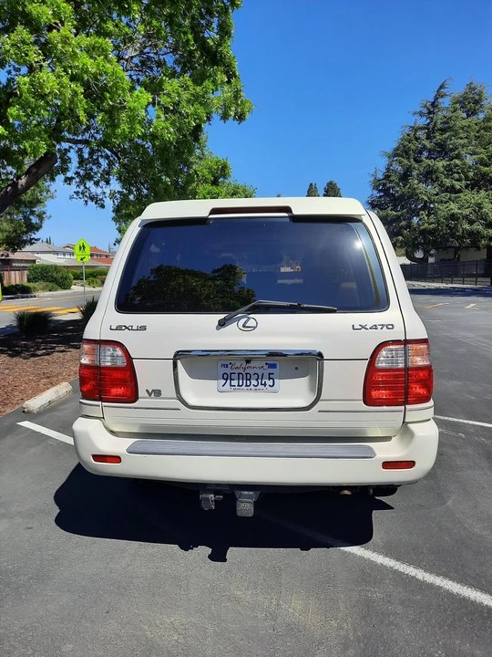 2001 Lexus LX 2nd Gen - Image 8 of 31