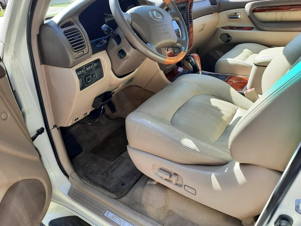 2001 Lexus LX 2nd Gen - Image 30 of 31