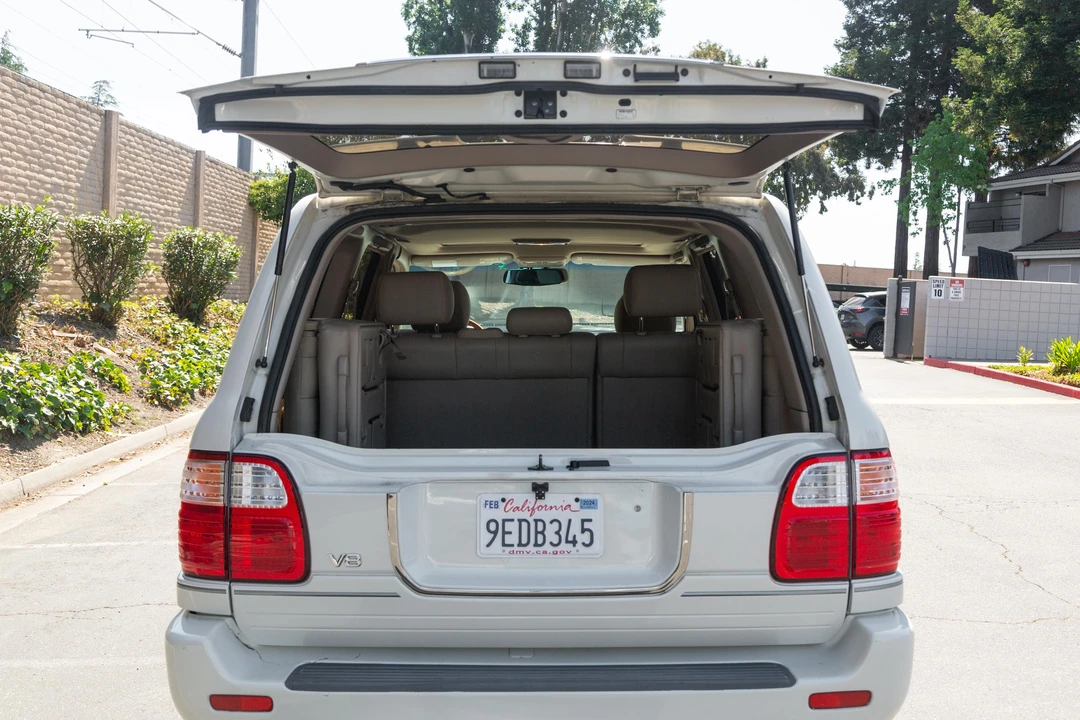 2001 Lexus LX 2nd Gen - Image 10 of 31