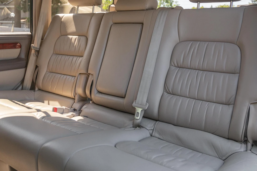 2001 Lexus LX 2nd Gen - Image 27 of 31