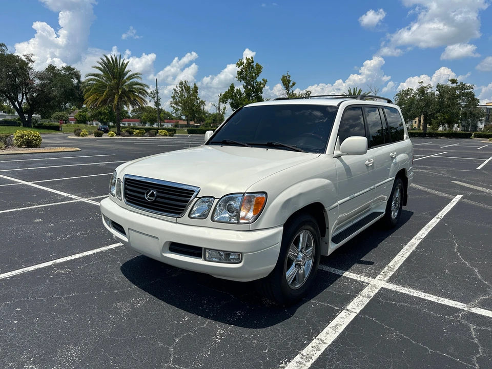 2001 Lexus LX 2nd Gen - Image 9 of 31
