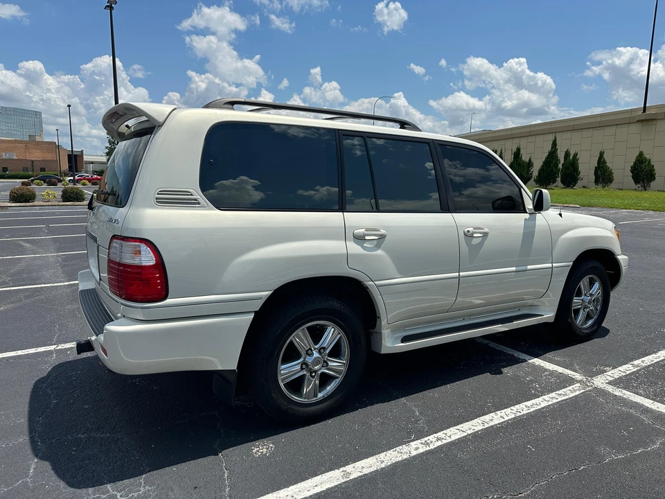 2001 Lexus LX 2nd Gen - Image 21 of 31