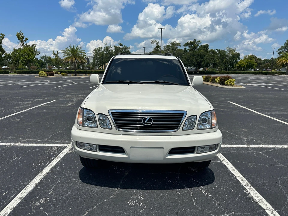 2001 Lexus LX 2nd Gen - Image 6 of 31