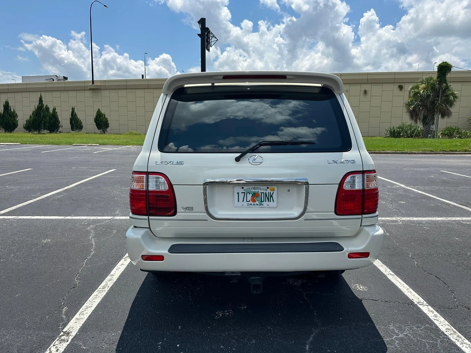 2001 Lexus LX 2nd Gen - Image 18 of 31