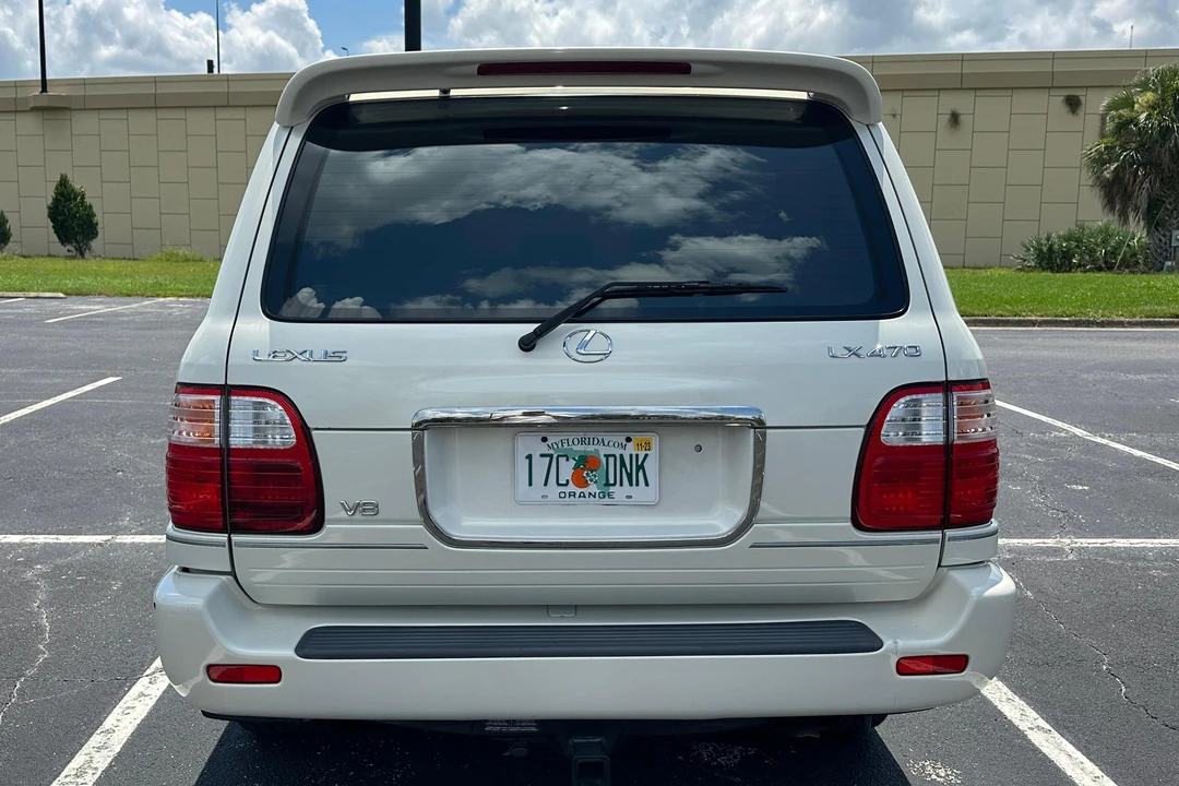 2001 Lexus LX 2nd Gen - Image 5 of 31