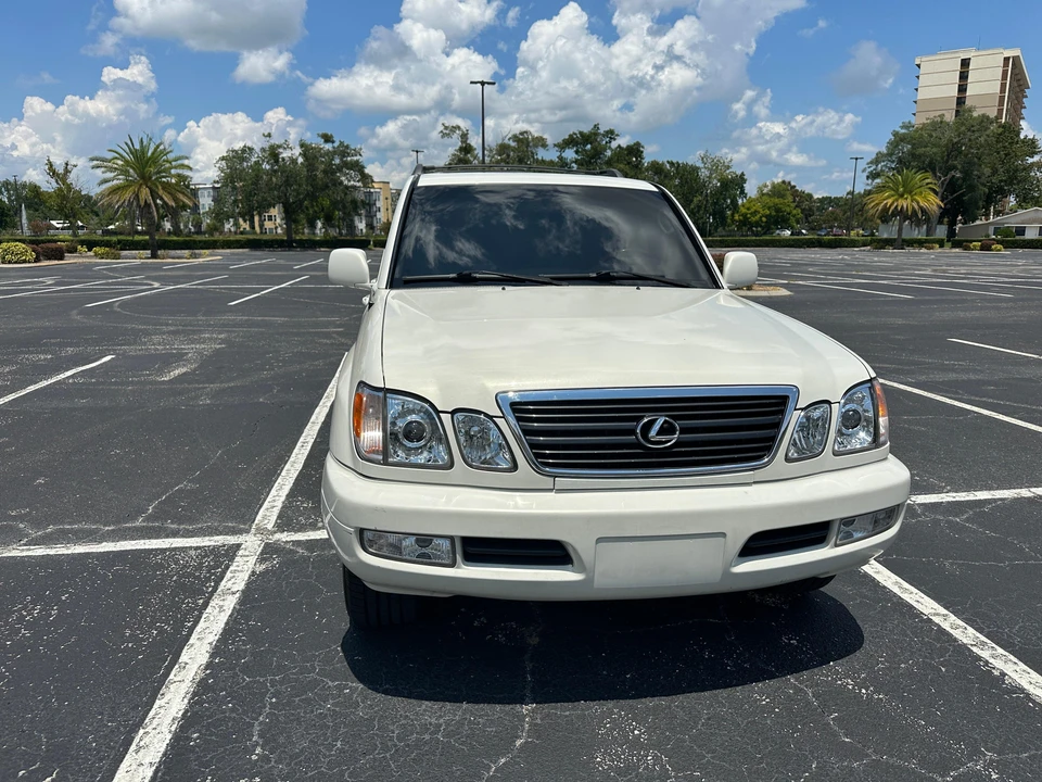 2001 Lexus LX 2nd Gen - Image 28 of 31