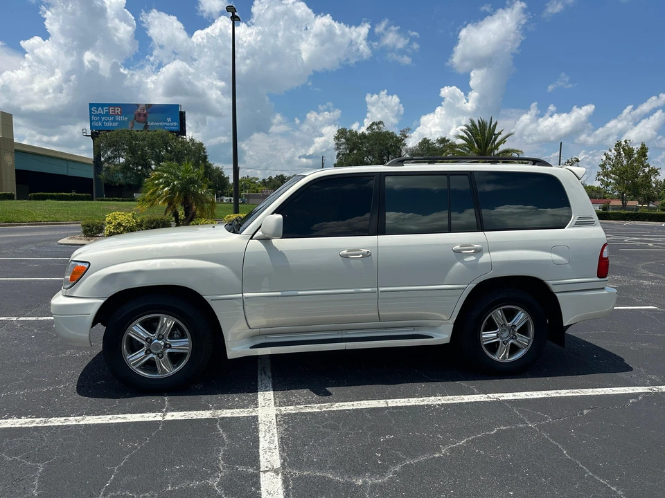 2001 Lexus LX 2nd Gen - Image 12 of 31