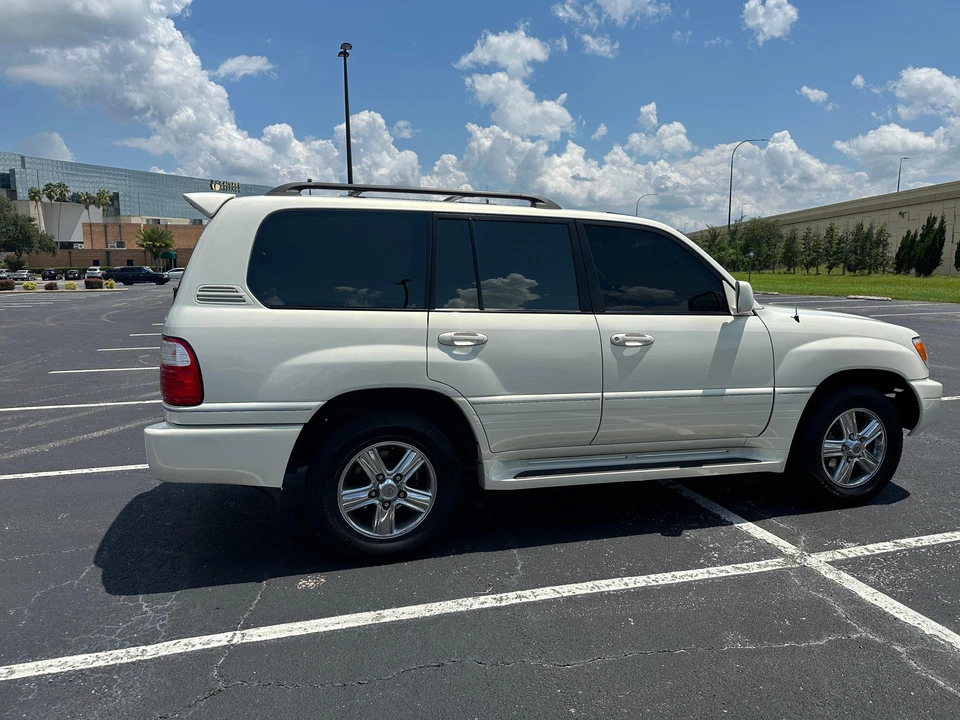 2001 Lexus LX 2nd Gen - Image 22 of 31