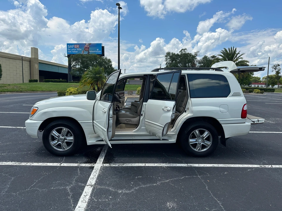 2001 Lexus LX 2nd Gen - Image 30 of 31