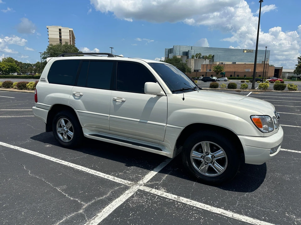 2001 Lexus LX 2nd Gen - Image 25 of 31