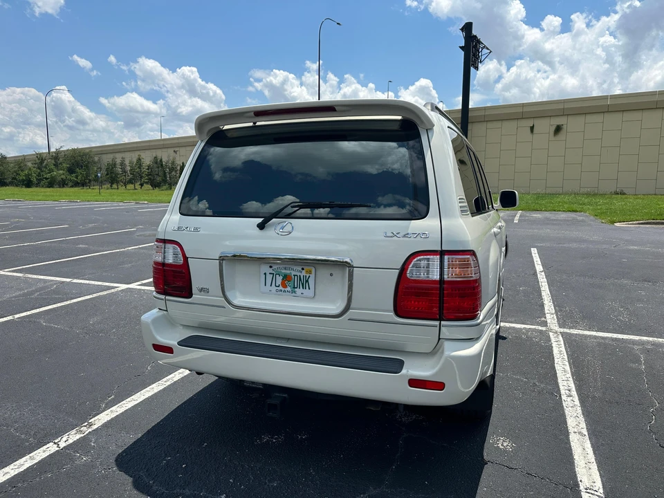 2001 Lexus LX 2nd Gen - Image 19 of 31
