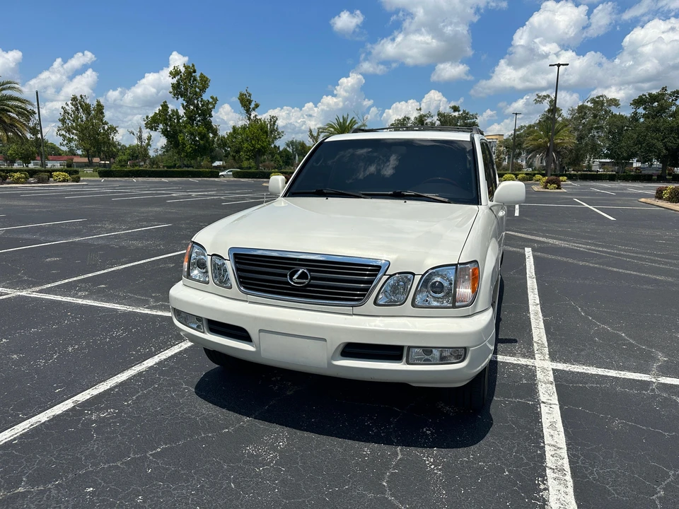 2001 Lexus LX 2nd Gen - Image 8 of 31