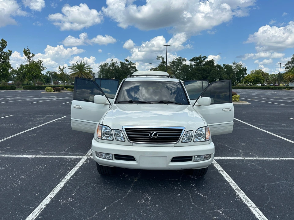 2001 Lexus LX 2nd Gen - Image 29 of 31