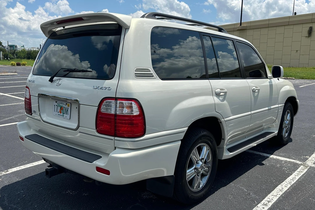 2001 Lexus LX 2nd Gen - Image 4 of 31
