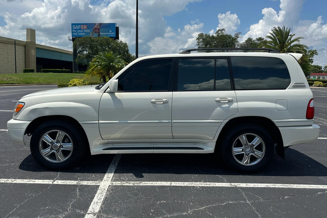 2001 Lexus LX 2nd Gen - Image 3 of 31