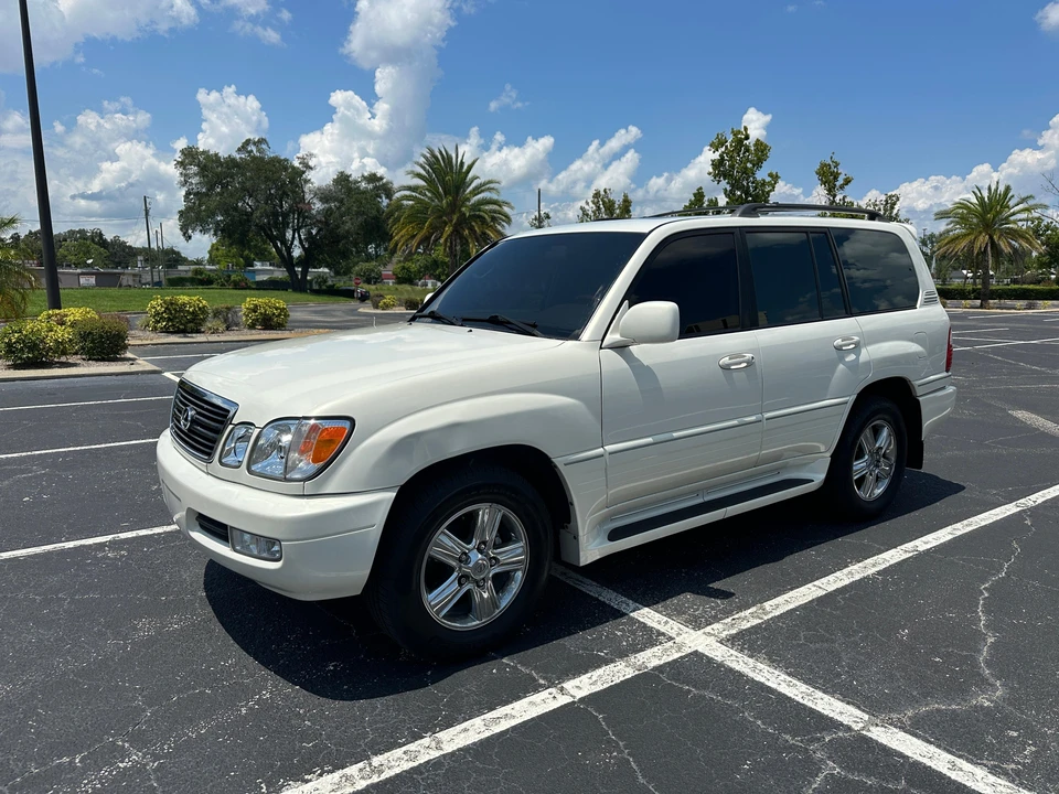 2001 Lexus LX 2nd Gen - Image 10 of 31
