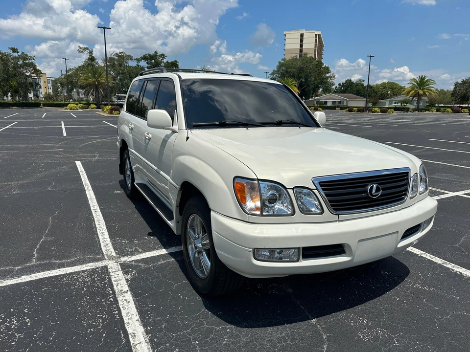 2001 Lexus LX 2nd Gen - Image 27 of 31